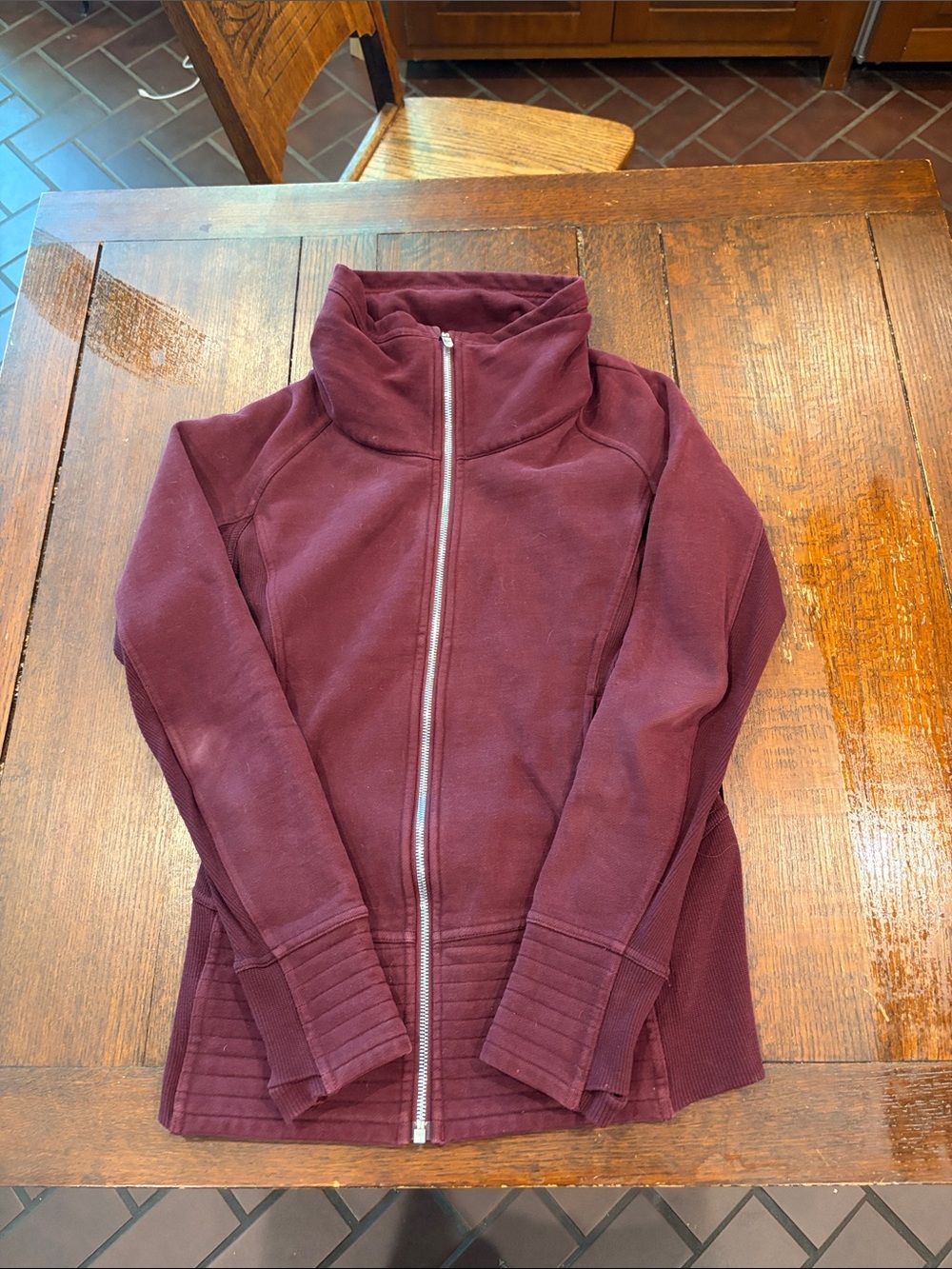 Women’s lulu lemon size 4 zip up